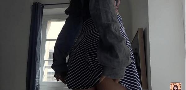  UPSKIRT PUSSY NO PANTIES IN PUBLIC